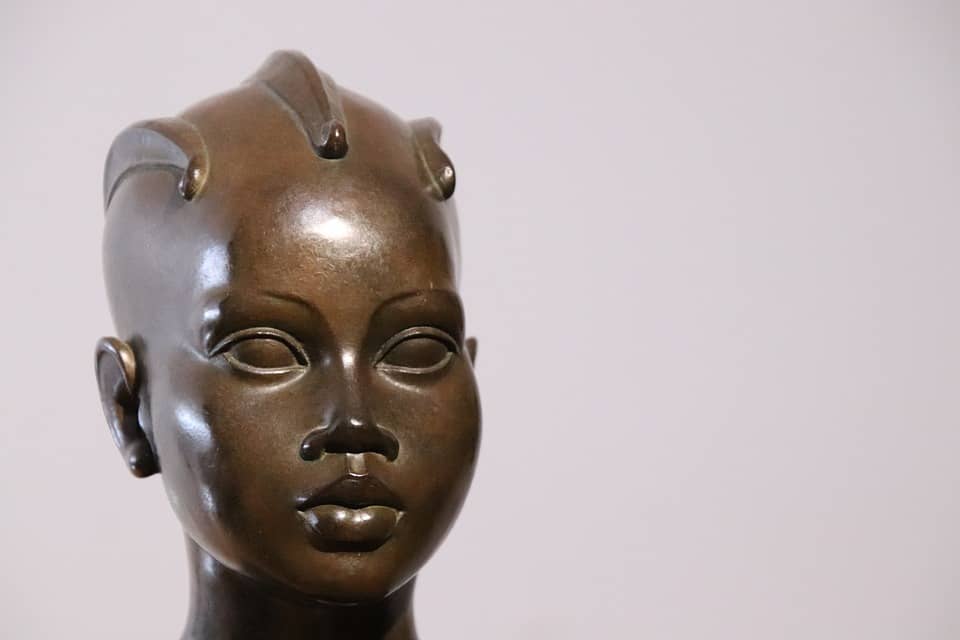 Sculpture of African girl